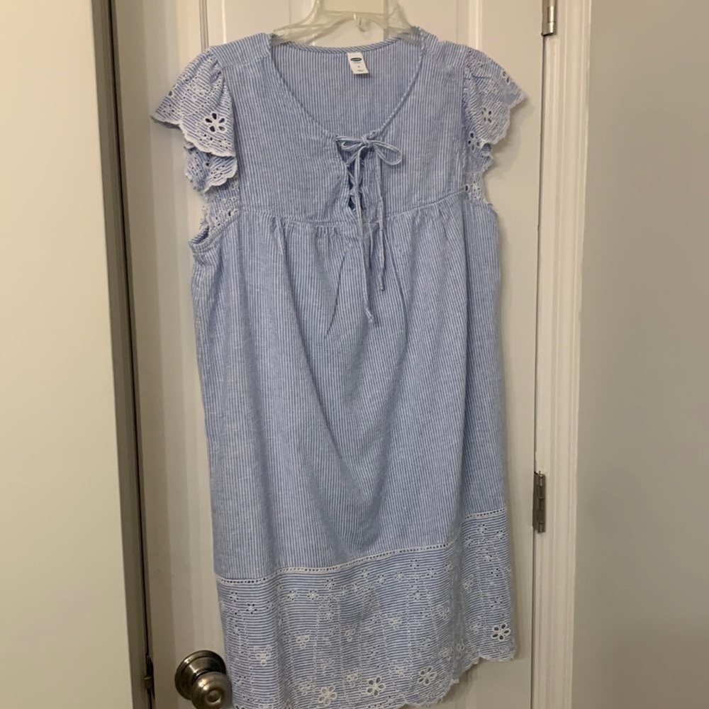 Adorable Lined Linen shift dress with Eyelet details Medium EUC